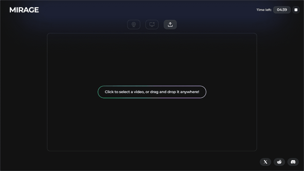 MirageLSDのシンプルなアップロード画面。ドラッグ&ドロップで動画を読み込ませるだけで、リアルタイム変換の準備が99%完了する様子。