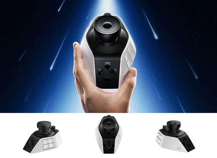 宇宙を背景にした左手デバイス「XPPen Pilot Pro」の全体像。直感的な操作を実現する特徴的なジョイスティック構造を持つ反面、長期間のハードな使用に伴う物理的な摩耗リスクやメーカー保証についても把握しておく必要があります。