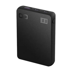 リュックの隙間やPCスリーブに収まる薄さ約16mmのモバイルバッテリー「SMARTCOBY Pro SLIM SS」。10000mAhの容量と35W出力を備え、残量がわかるドットLED表示と上部の3ポート（USB-C×2、USB-A×1）を搭載した黒いスリムな本体画像。