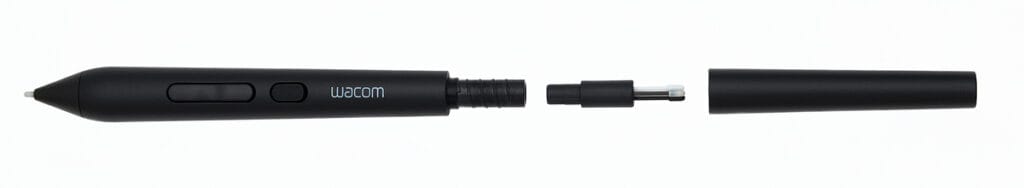 Wacom Art Pen 2のペン内部構造。新開発の専用芯（カーボンシャフトPOM芯、POM芯、フェルト芯）と、替え芯3本をスマートに持ち運べる内蔵ホルダーの様子。